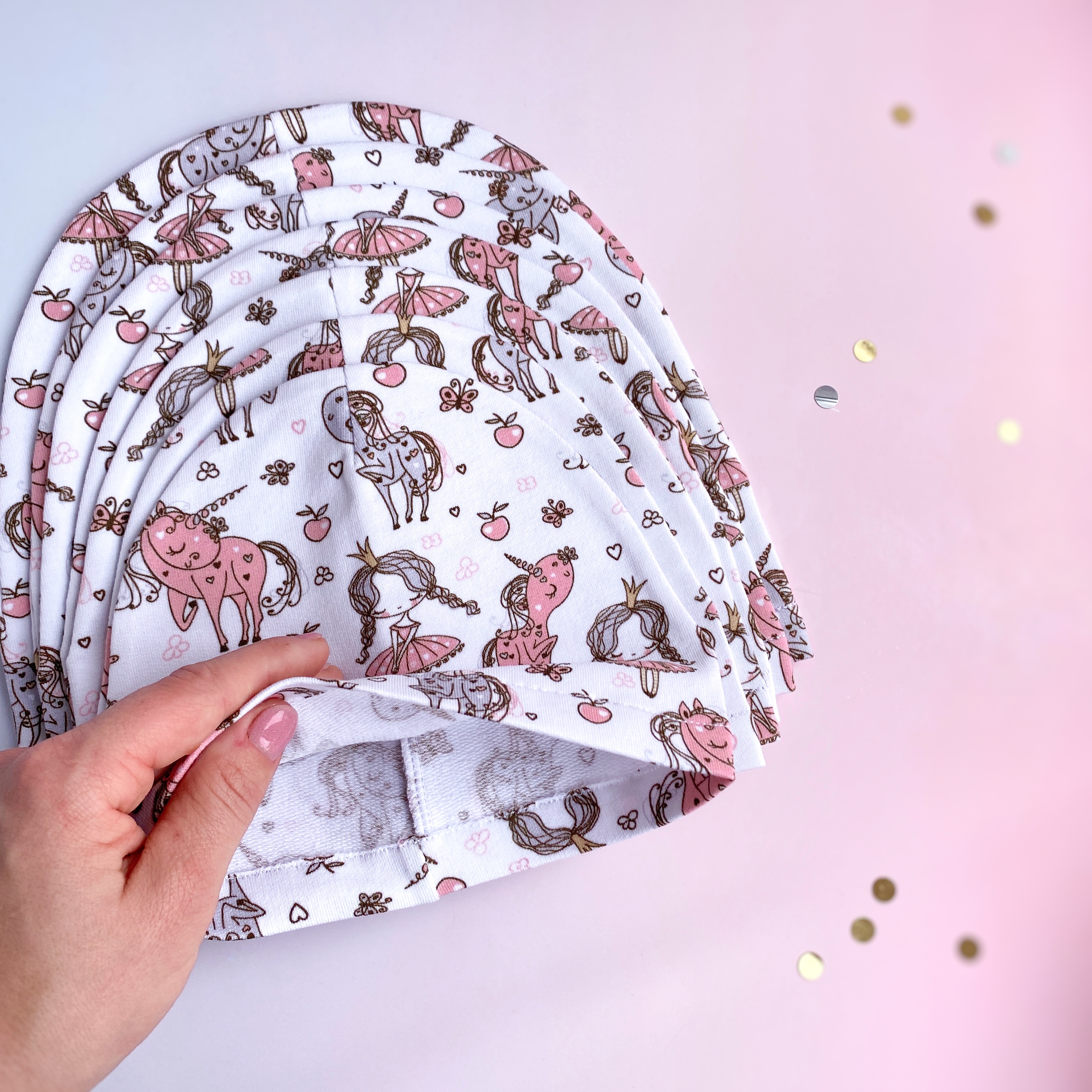 Шапка з принцесами